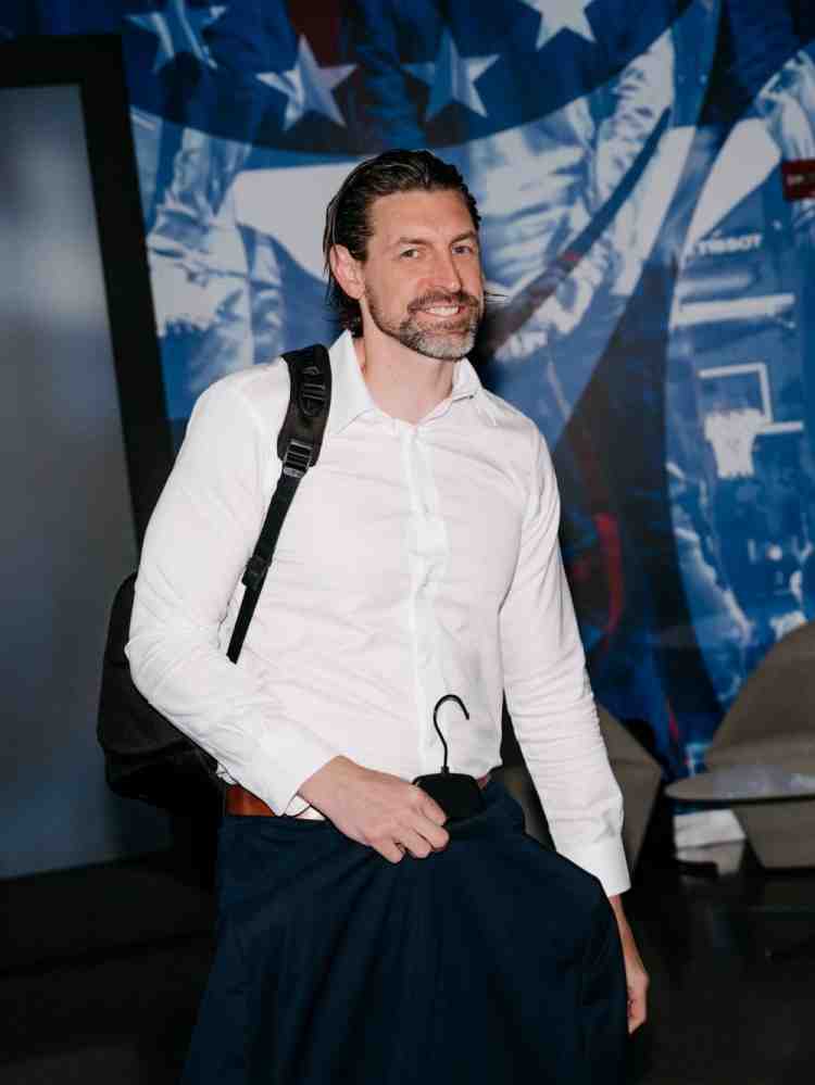 甘西离任仍出席米切尔训练营 NBA经纪人:大家都很喜欢甘西